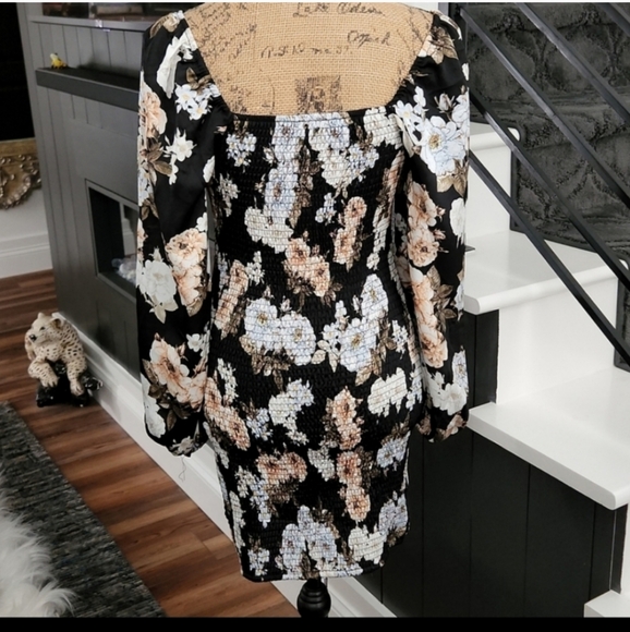 Mable Smocked Floral Dress - Picture 5 of 10